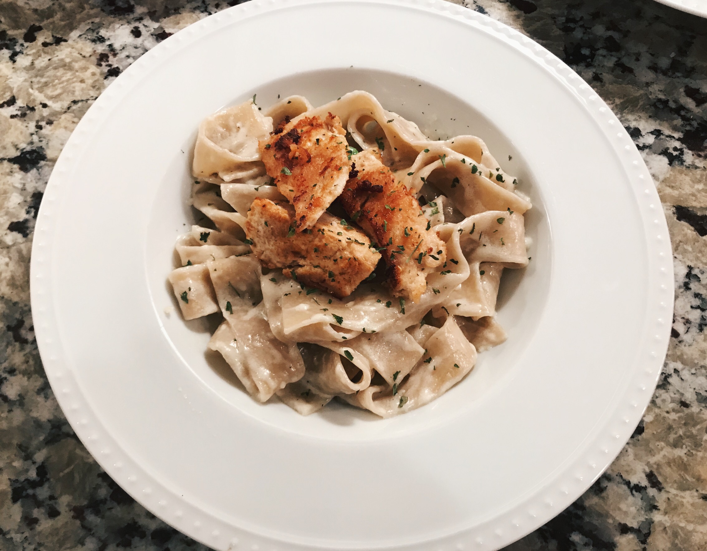 Alfredo pappardelle  with Garlic Chicken